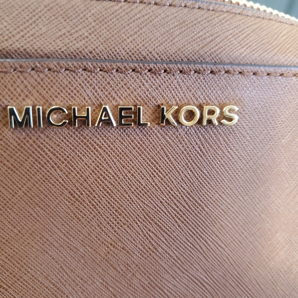 Michael Kors Sandrine Stud LG Crossbody Saffiano Leather Brown Purse New Tags. - Picture 6 of 6